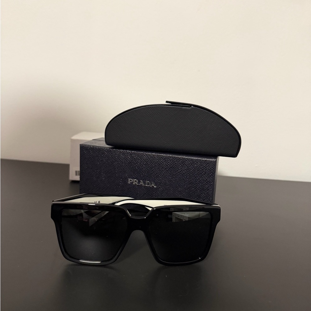 Brand New! Prada PR 24ZS Black Oversized Square Sunglasses - Picture 2 of 6